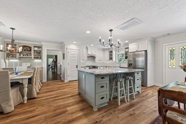2402 NW Linebarger Lane, Bentonville, AR 72712