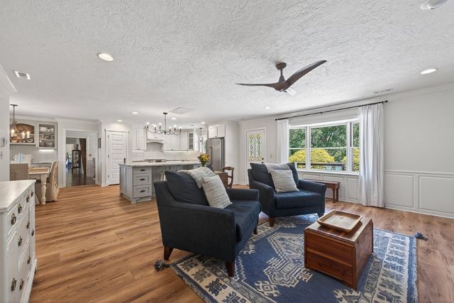 2402 NW Linebarger Lane, Bentonville, AR 72712