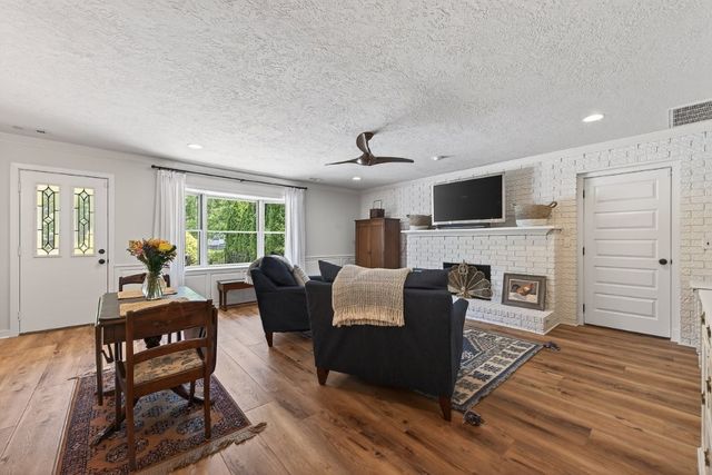 2402 NW Linebarger Lane, Bentonville, AR 72712