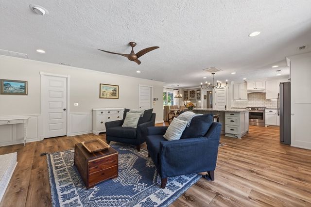 2402 NW Linebarger Lane, Bentonville, AR 72712