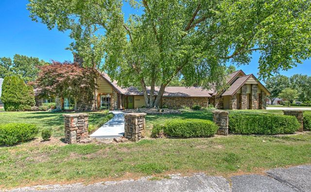 2402 NW Linebarger Lane, Bentonville, AR 72712