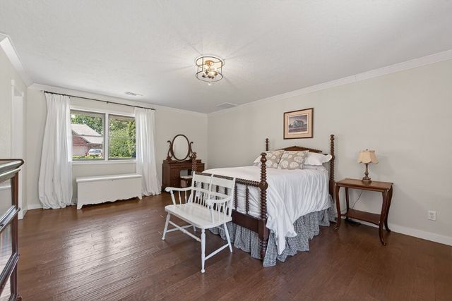 2402 NW Linebarger Lane, Bentonville, AR 72712
