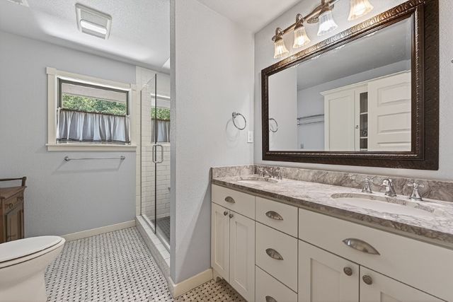 2402 NW Linebarger Lane, Bentonville, AR 72712