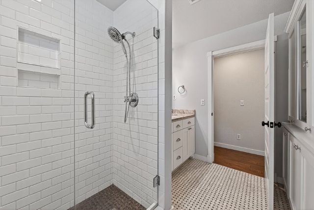 2402 NW Linebarger Lane, Bentonville, AR 72712
