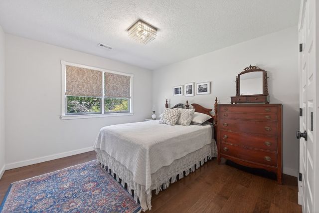 2402 NW Linebarger Lane, Bentonville, AR 72712