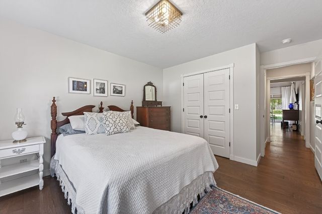 2402 NW Linebarger Lane, Bentonville, AR 72712