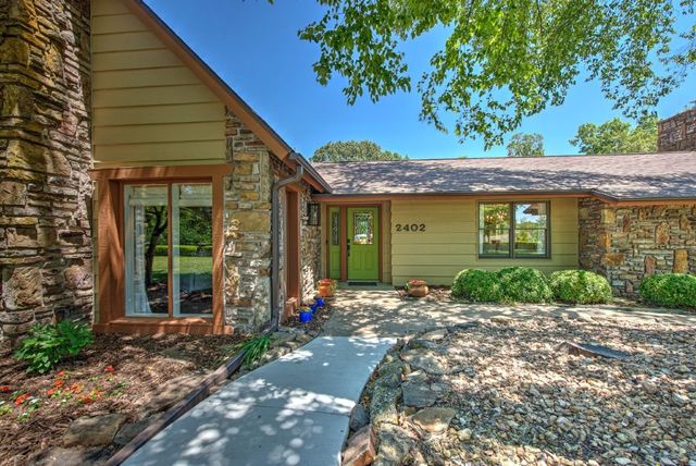 2402 NW Linebarger Lane, Bentonville, AR 72712