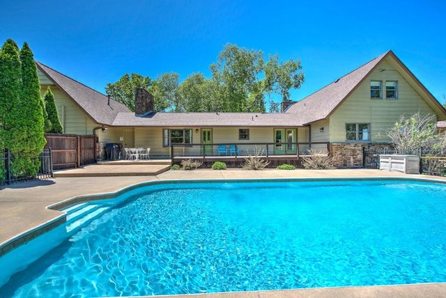 2402 NW Linebarger Lane, Bentonville, AR 72712