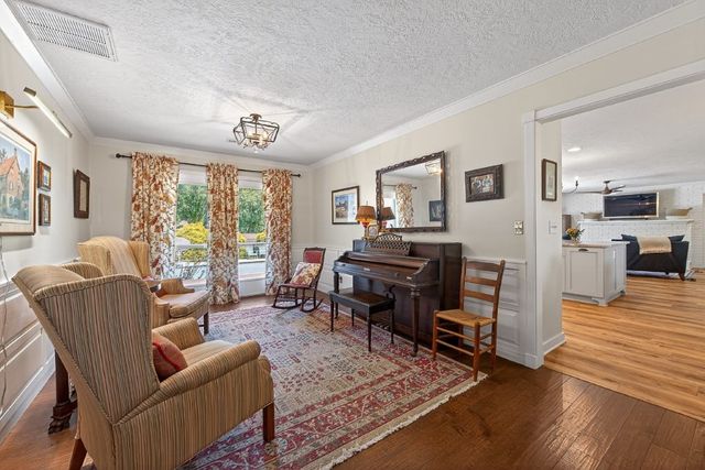 2402 NW Linebarger Lane, Bentonville, AR 72712