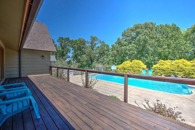 2402 NW Linebarger Lane, Bentonville, AR 72712