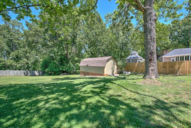 2402 NW Linebarger Lane, Bentonville, AR 72712