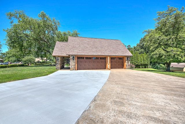 2402 NW Linebarger Lane, Bentonville, AR 72712
