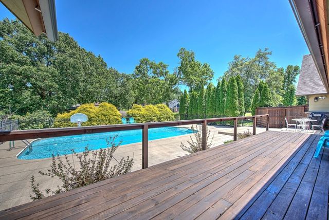2402 NW Linebarger Lane, Bentonville, AR 72712