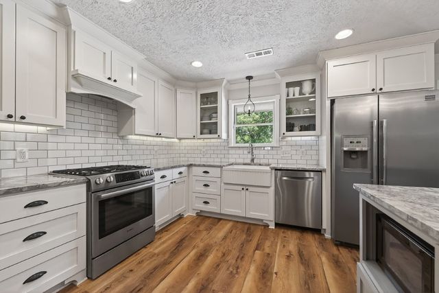 2402 NW Linebarger Lane, Bentonville, AR 72712