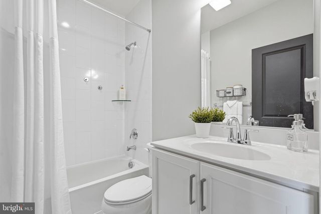 20388 ROSLINDALE DR, Ashburn, VA 20147