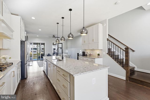 20388 ROSLINDALE DR, Ashburn, VA 20147