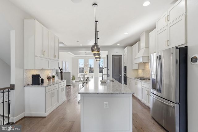 20388 ROSLINDALE DR, Ashburn, VA 20147