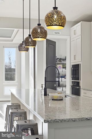 20388 ROSLINDALE DR, Ashburn, VA 20147