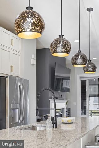 20388 ROSLINDALE DR, Ashburn, VA 20147