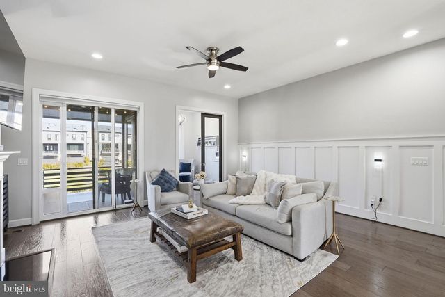 20388 ROSLINDALE DR, Ashburn, VA 20147