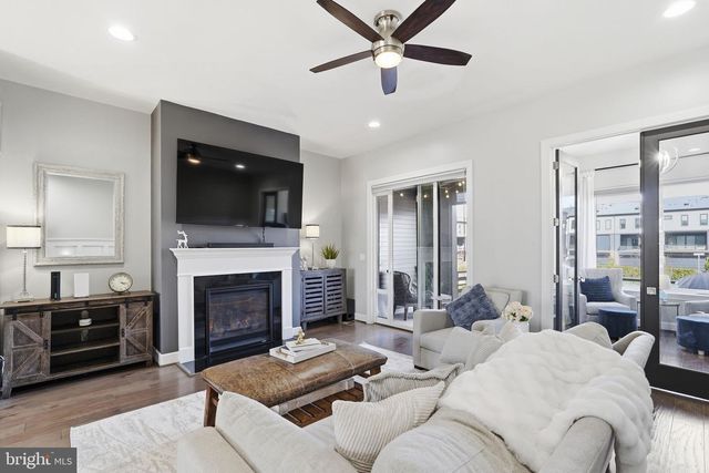 20388 ROSLINDALE DR, Ashburn, VA 20147