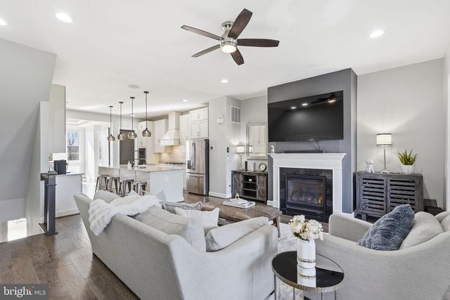 20388 ROSLINDALE DR, Ashburn, VA 20147