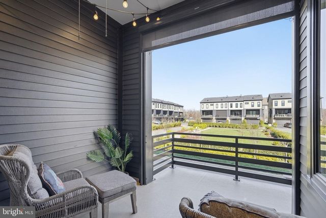 20388 ROSLINDALE DR, Ashburn, VA 20147