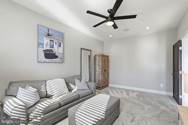 20388 ROSLINDALE DR, Ashburn, VA 20147