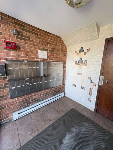 9717 S Keeler Avenue 110, Oak Lawn, IL 60453