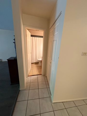 9717 S Keeler Avenue 110, Oak Lawn, IL 60453