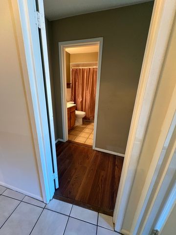 9717 S Keeler Avenue 110, Oak Lawn, IL 60453