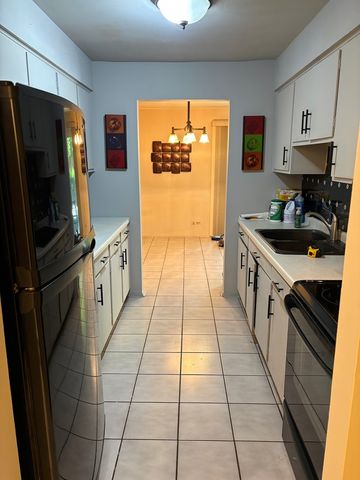 9717 S Keeler Avenue 110, Oak Lawn, IL 60453