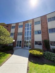 9717 S Keeler Avenue 110, Oak Lawn, IL 60453