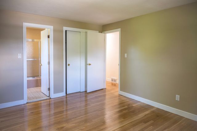 21 Debra Ln, Framingham, MA 01701