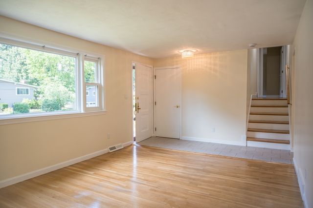 21 Debra Ln, Framingham, MA 01701