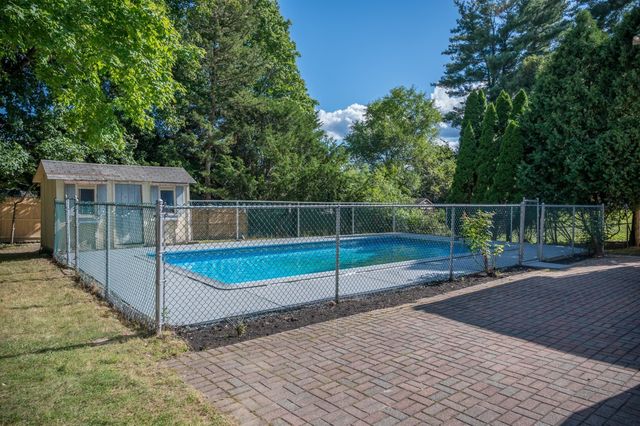 21 Debra Ln, Framingham, MA 01701