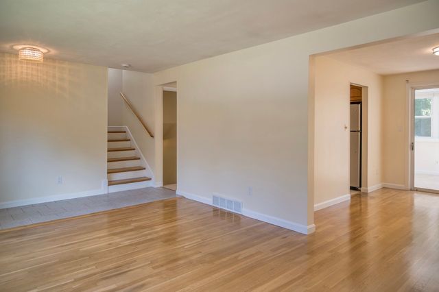 21 Debra Ln, Framingham, MA 01701