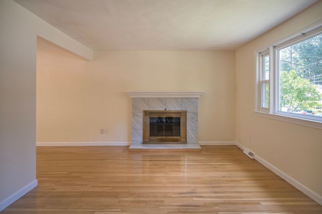 21 Debra Ln, Framingham, MA 01701