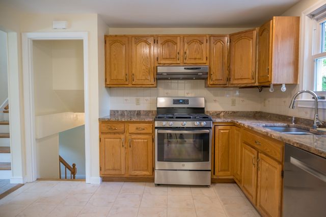 21 Debra Ln, Framingham, MA 01701