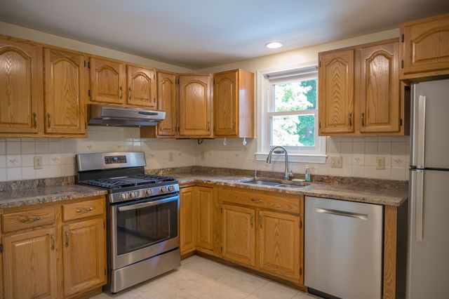 21 Debra Ln, Framingham, MA 01701
