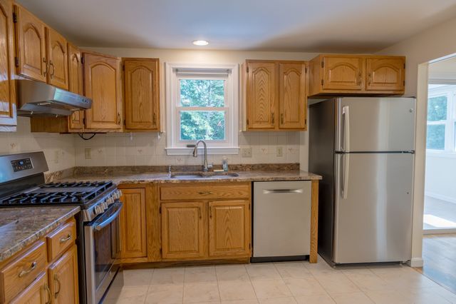 21 Debra Ln, Framingham, MA 01701