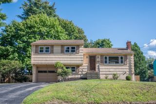 21 Debra Ln, Framingham, MA 01701