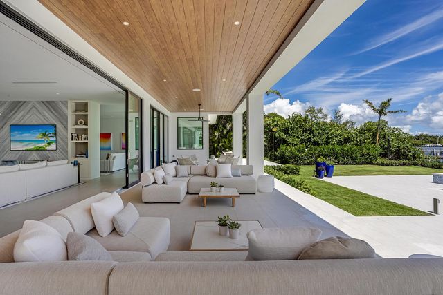 1422 SE Atlantic Drive, Lantana, FL 33462