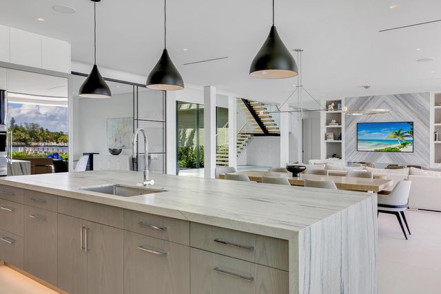 1422 SE Atlantic Drive, Lantana, FL 33462