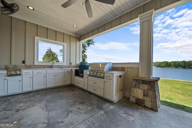 205 Lakecrest Drive NE, Milledgeville, GA 31061