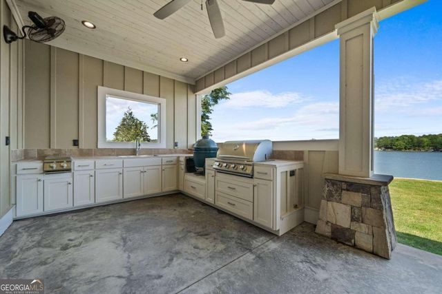 205 Lakecrest Drive NE, Milledgeville, GA 31061