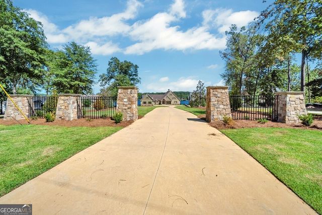 205 Lakecrest Drive NE, Milledgeville, GA 31061