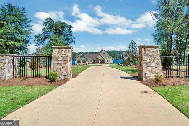 205 Lakecrest Drive NE, Milledgeville, GA 31061