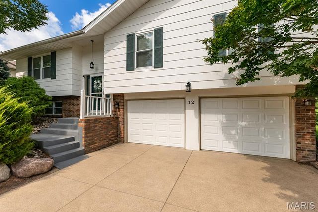 12 Spring Wood Drive, St Peters, MO 63376