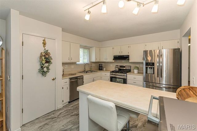 12 Spring Wood Drive, St Peters, MO 63376